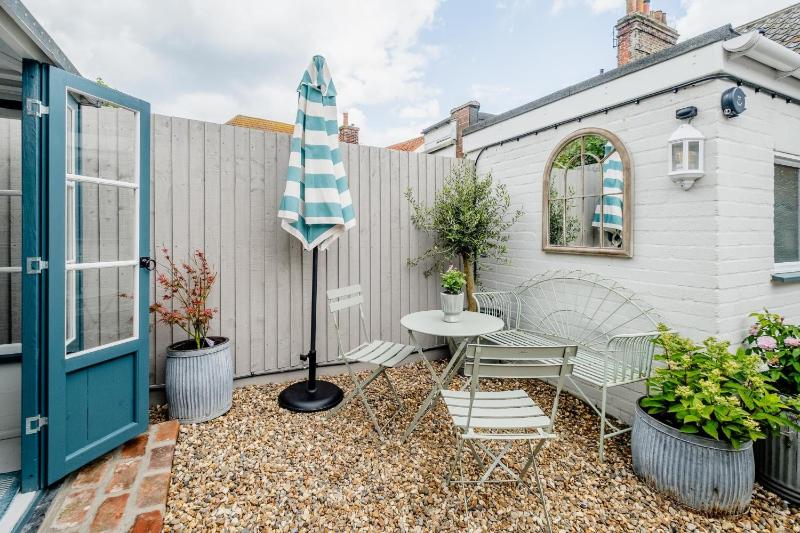 Wigeon Cottage Aldeburgh - Sleeps 4 - Adults only house - image 1
