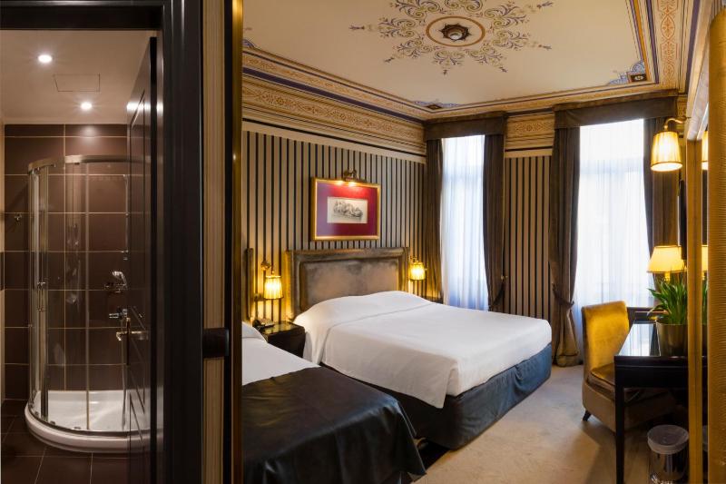 Double Room image 4
