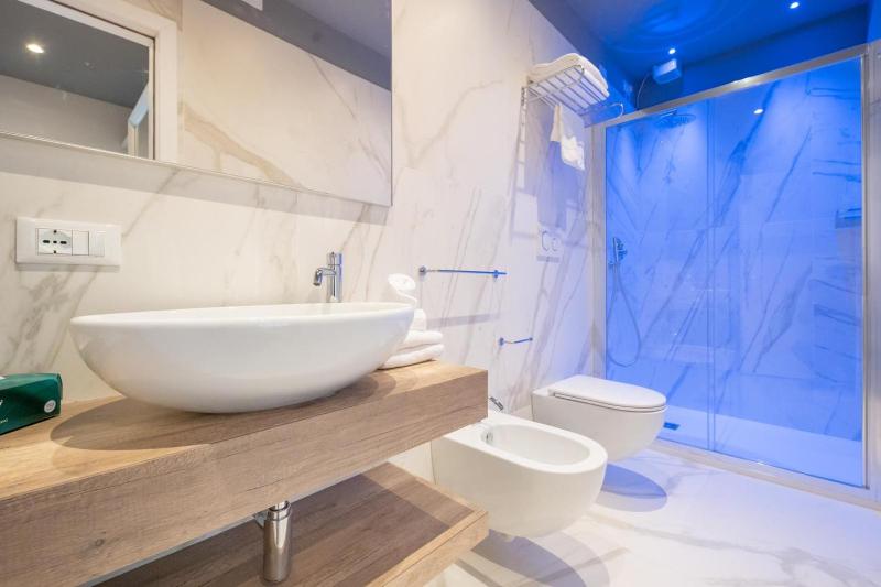 Triple Room with Balcony image 3