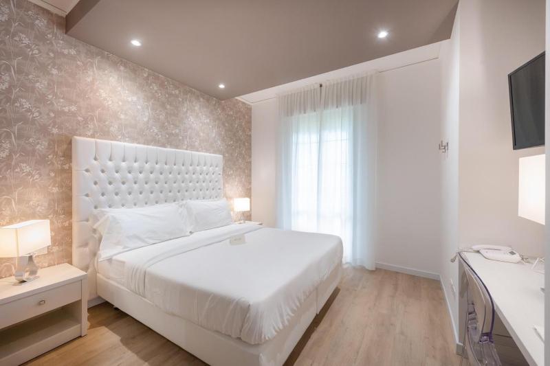 Standard Double Room image 3