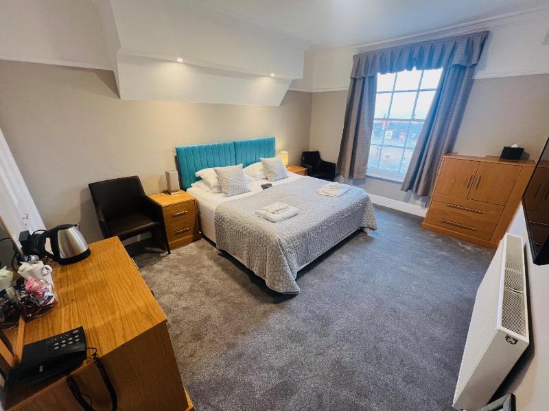 Superior King or Twin Room image 3