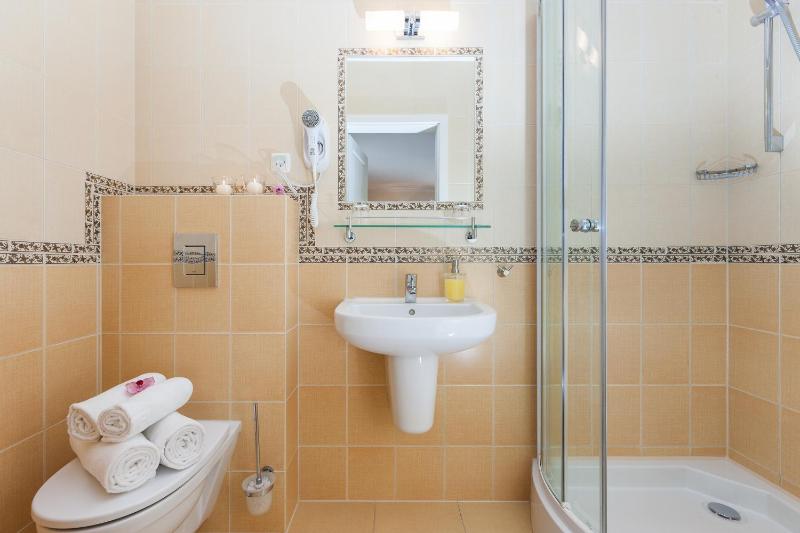 Comfort Triple Room image 2