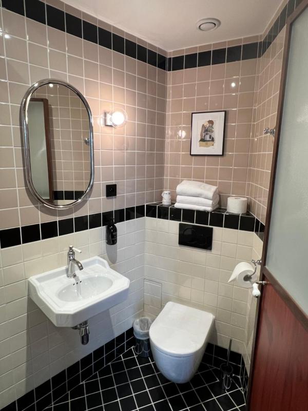 Twin Room image 2