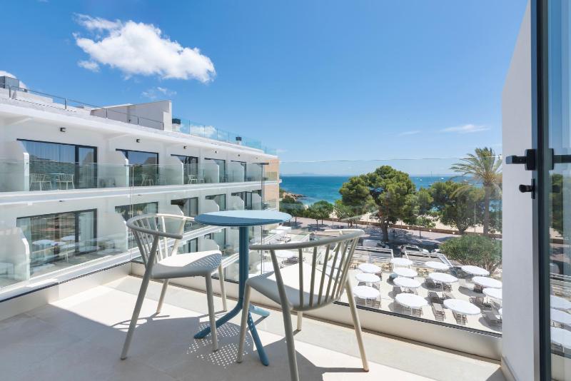 Standard Room with Sea View image 1