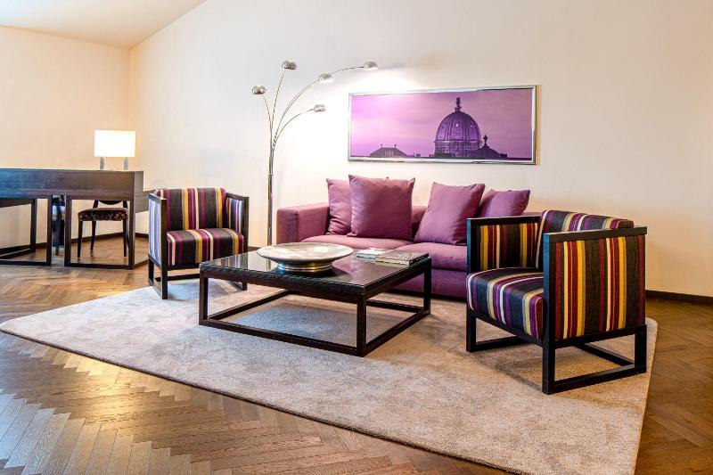 Deluxe Suite image 3