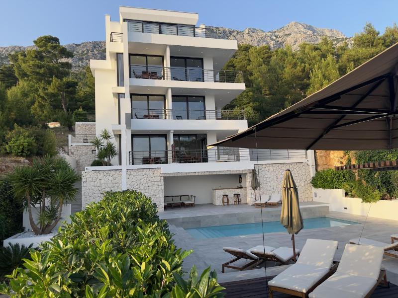 Deluxe Apartment with Sea View image 2