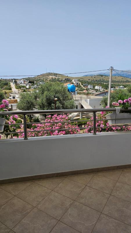 Studio with Balcony image 3