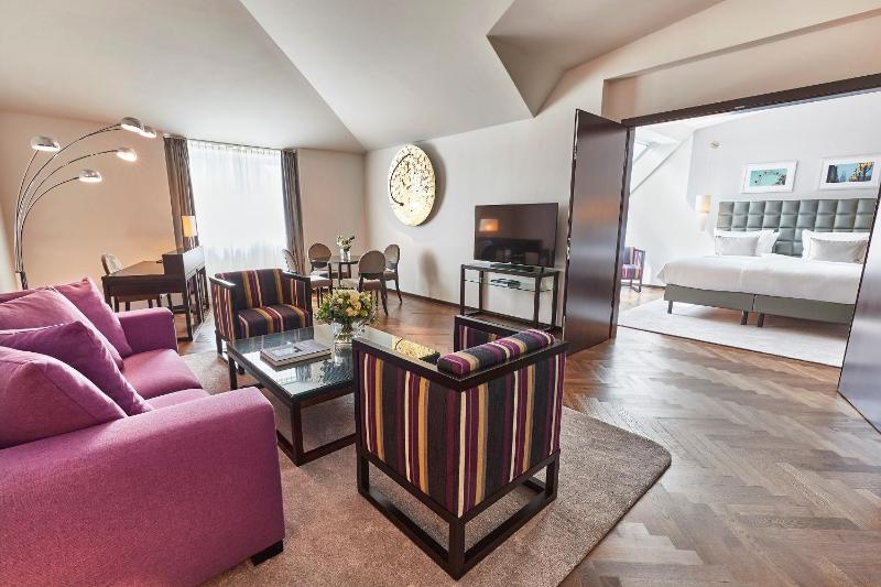 Deluxe Suite image 2