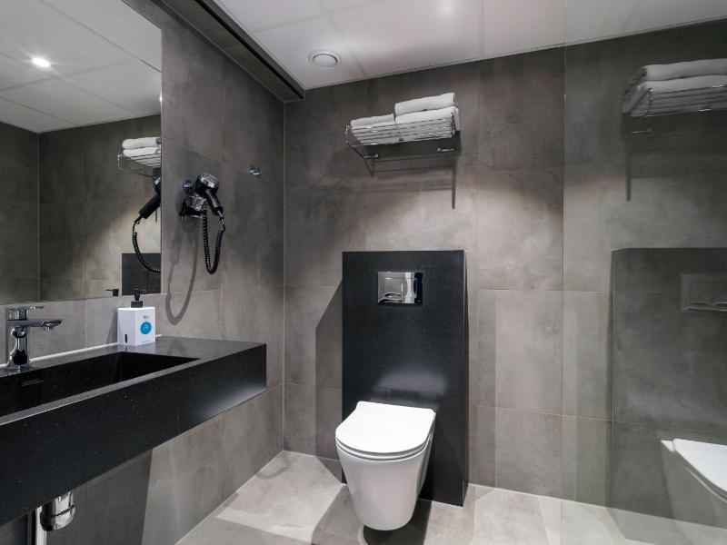 Twin Room image 1