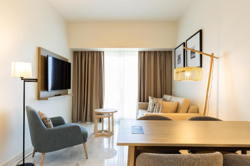 One-Bedroom Suite image 4