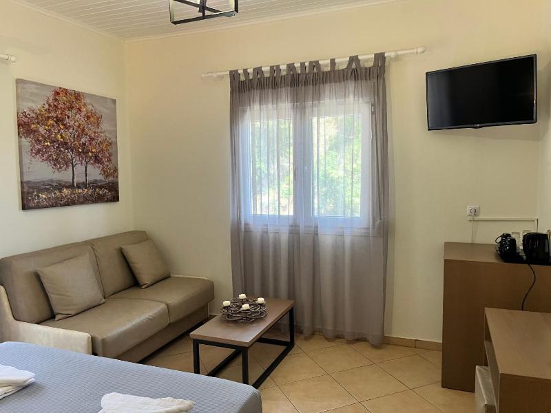 Anthoussa Rooms - image 3