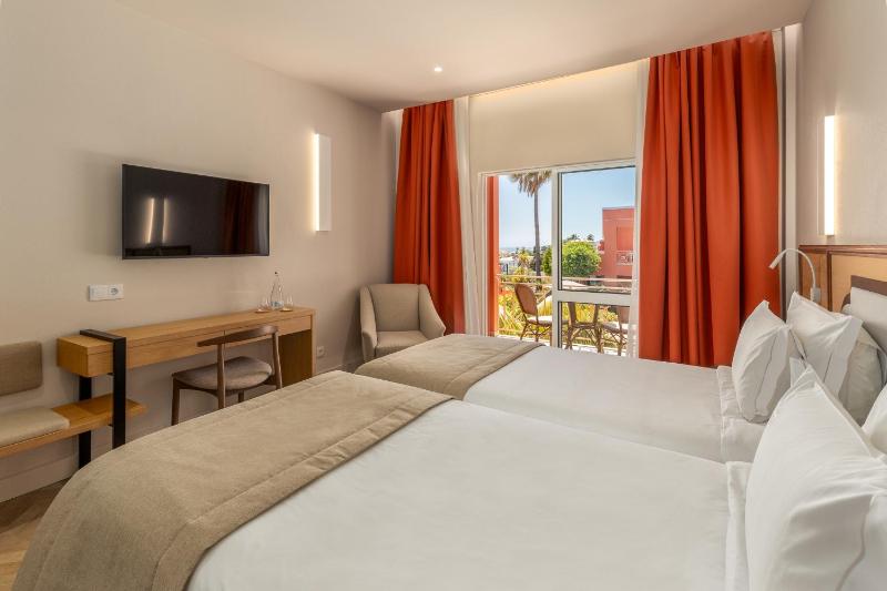 Twin Room with Sea View image 3