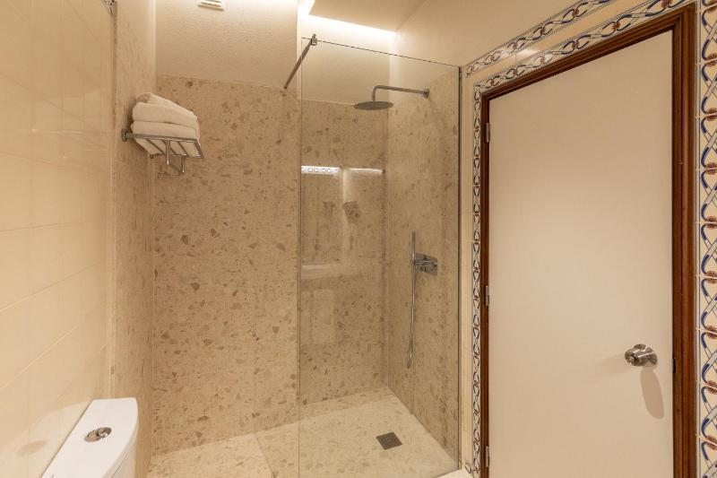Family Suite with Sea View image 3
