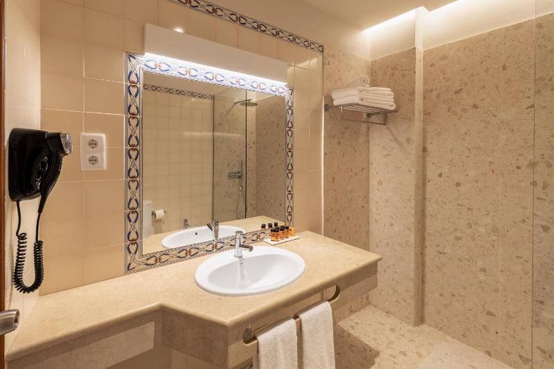 Premium Room with Sea View image 2