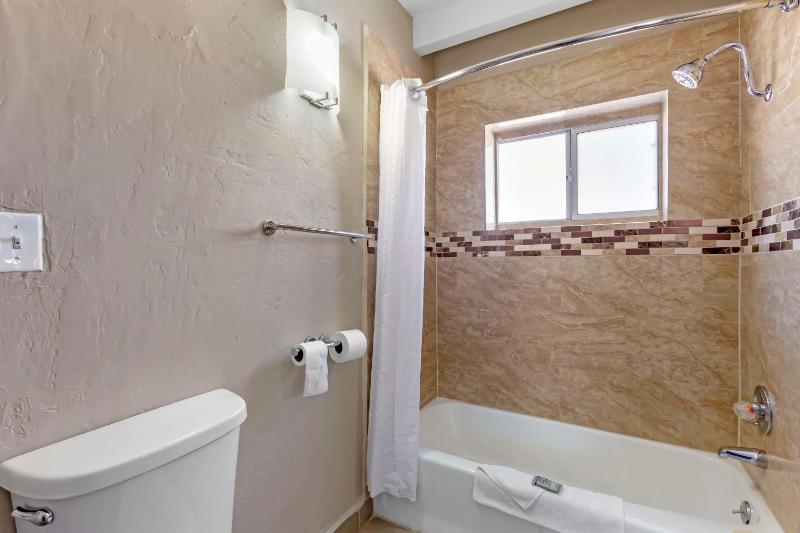 King Suite - Non-Smoking image 2