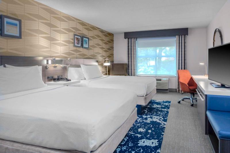 Queen Room with Two Queen Beds image 1