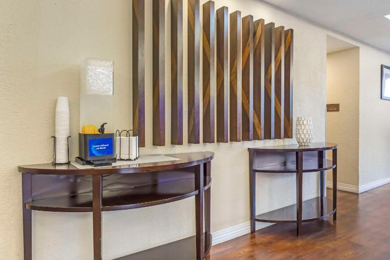 Comfort Inn & Suites Sea-Tac Airport - image 3
