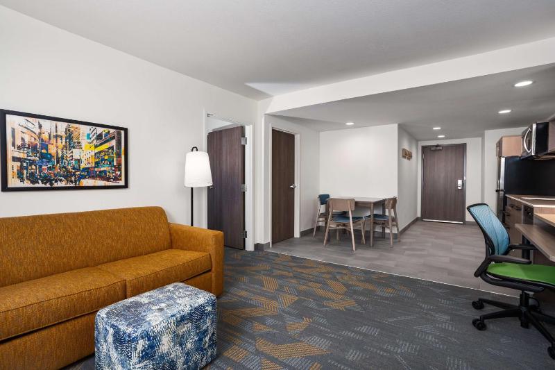 One-Bedroom King Suite with Accessible Bathtub  image 1