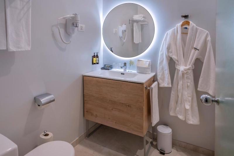 Double Room with Balcony image 3