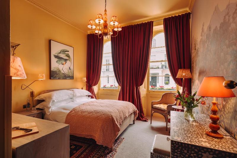 Budget Double Room image 3