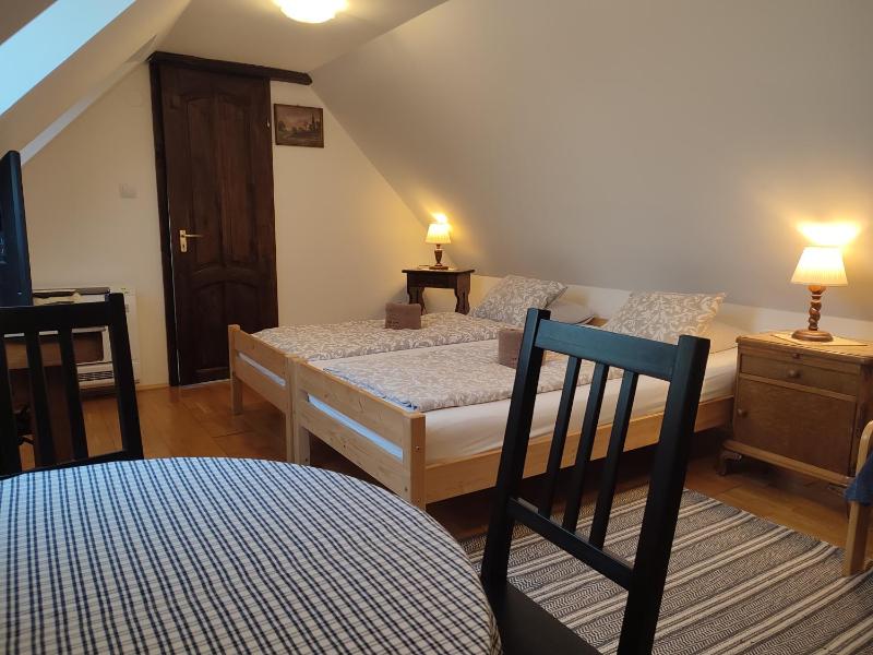 Triple Room with Private Bathroom image 3