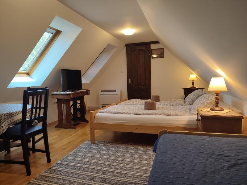 Triple Room with Private Bathroom image 4
