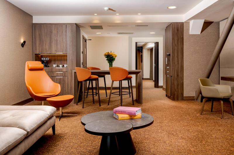 Lifestyle Suite with pool access included image 1