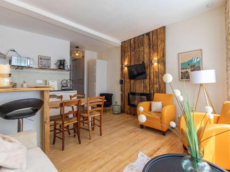 T2 rénové et cosy face aux thermes avec cour privative et équipements modernes - image 1