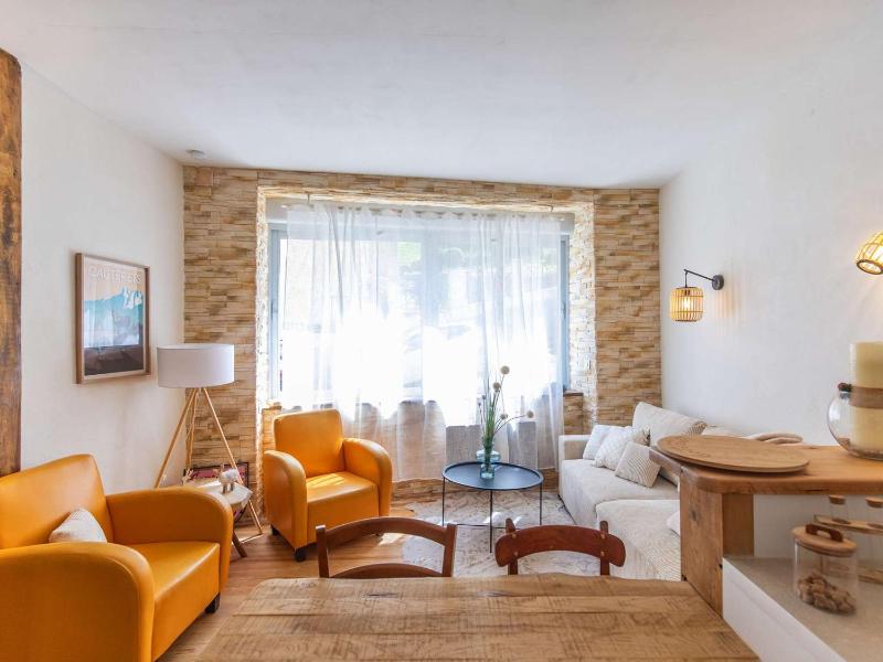 T2 rénové et cosy face aux thermes avec cour privative et équipements modernes - image 5