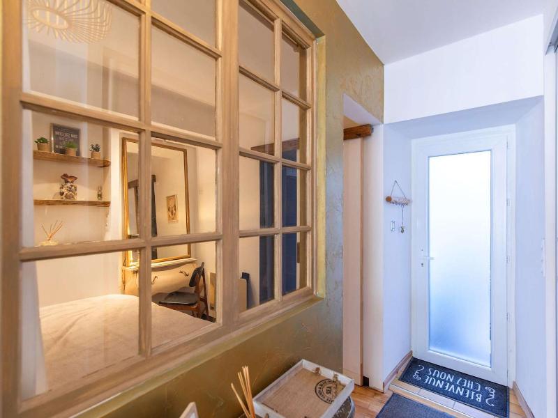 T2 rénové et cosy face aux thermes avec cour privative et équipements modernes - image 4