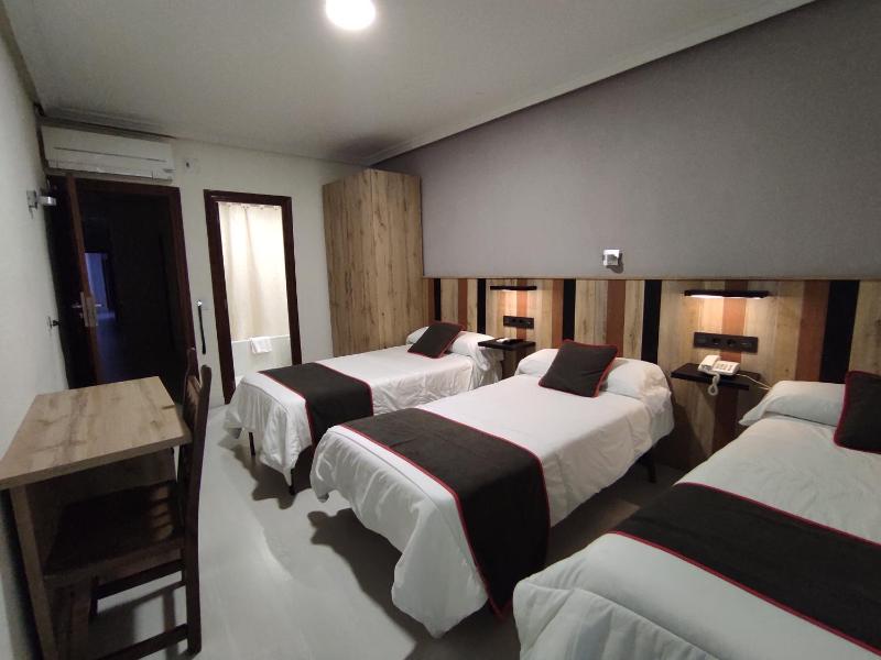 Double Room with Extra Bed image 3