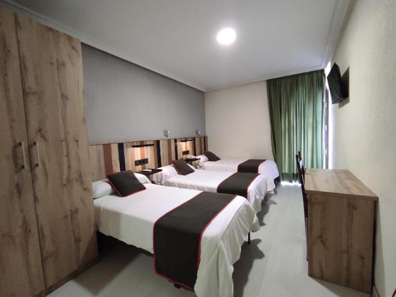 Double Room with Extra Bed image 2