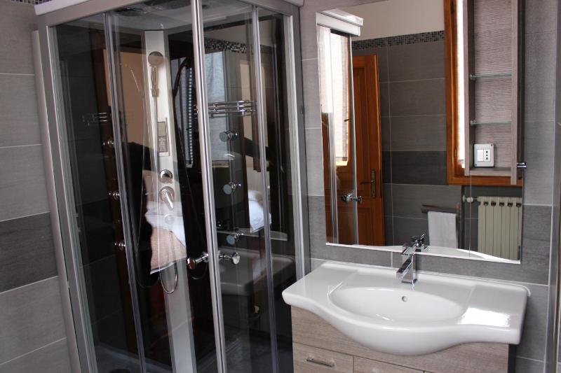 One-Bedroom Apartment image 2