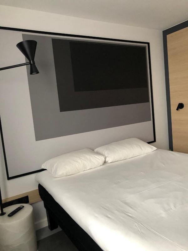 Standard Double Room image 3