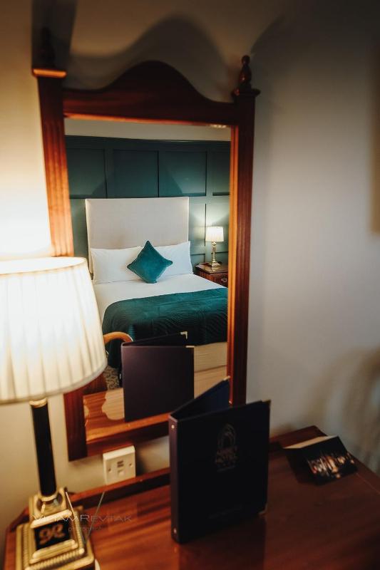 Double Room image 3