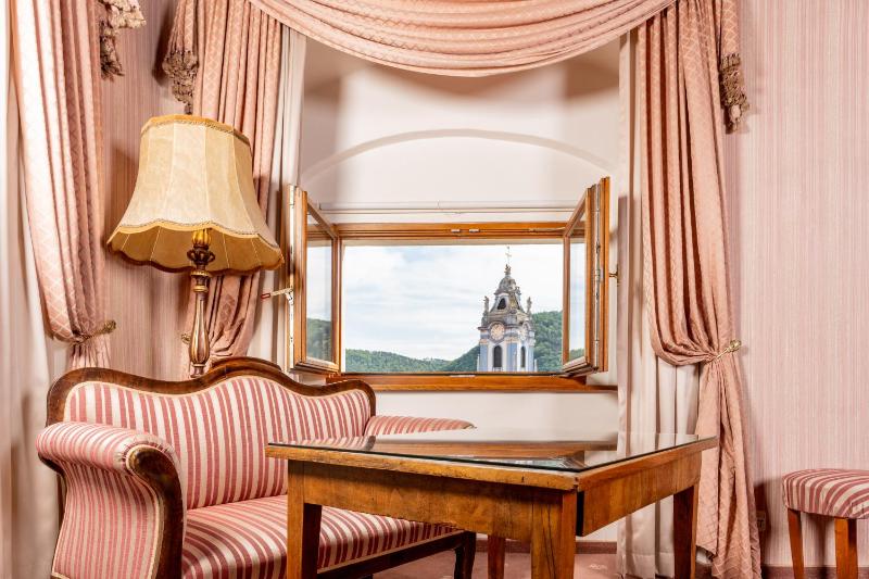Superior Double Room image 4