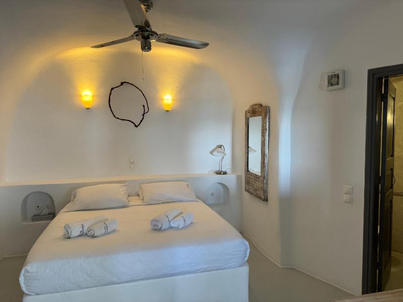 Junior Suite with Outdoor Hot Tub and Sunset View image 3