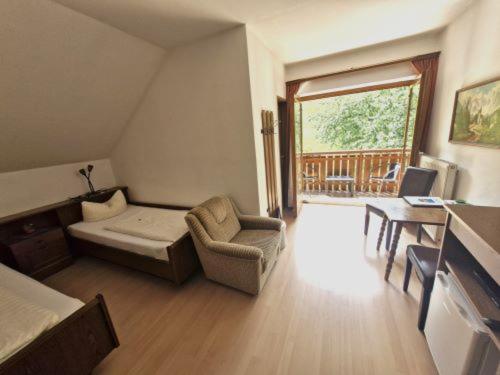 Twin Room - Attic - Annex image 1