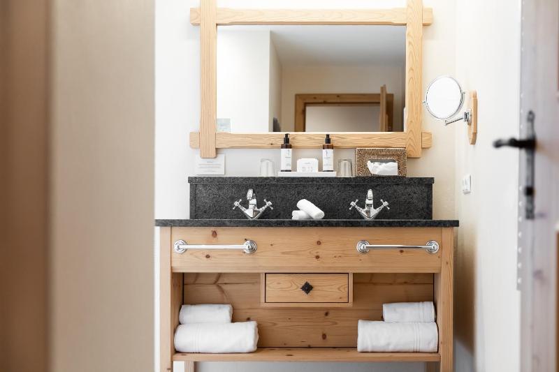 Double Room with Mountain View image 4