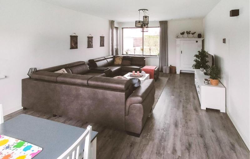 Four-Bedroom Holiday Home image 1