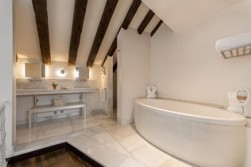 Junior Suite image 2