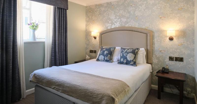 Small Double Room image 4