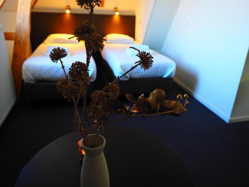 Budget Double Room with Shared Bathroom image 2