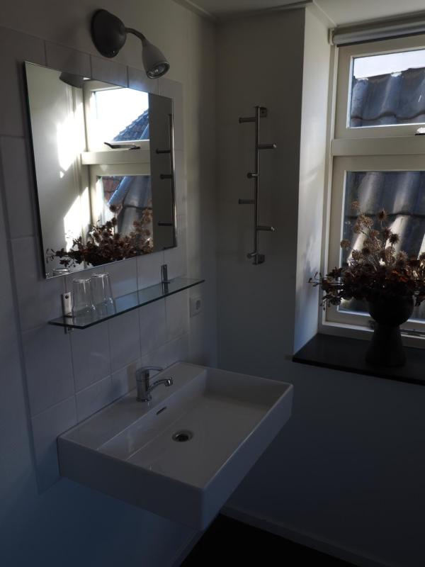 Budget Double Room with Shared Bathroom image 1