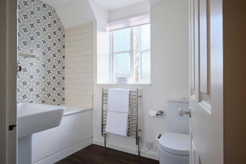Standard Double Room image 3