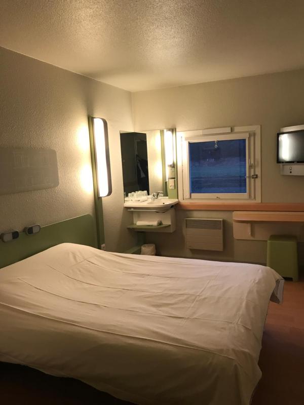 Double Room image 3