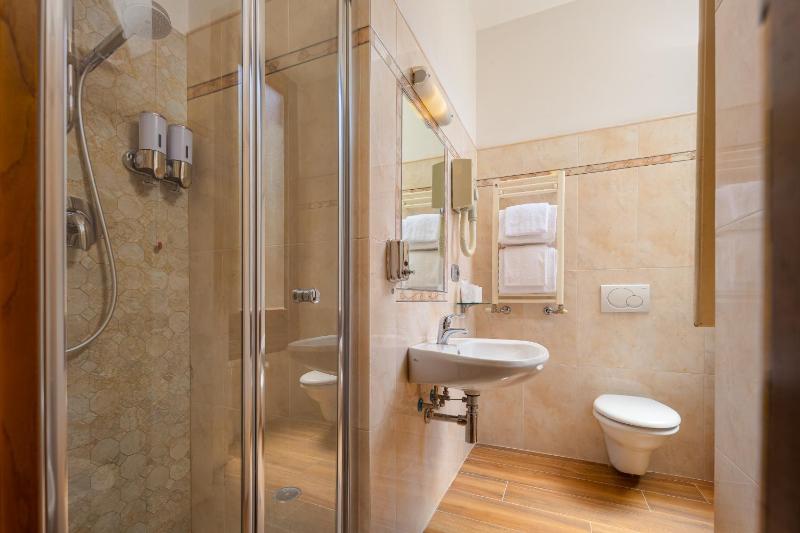 Economy Double Room image 2