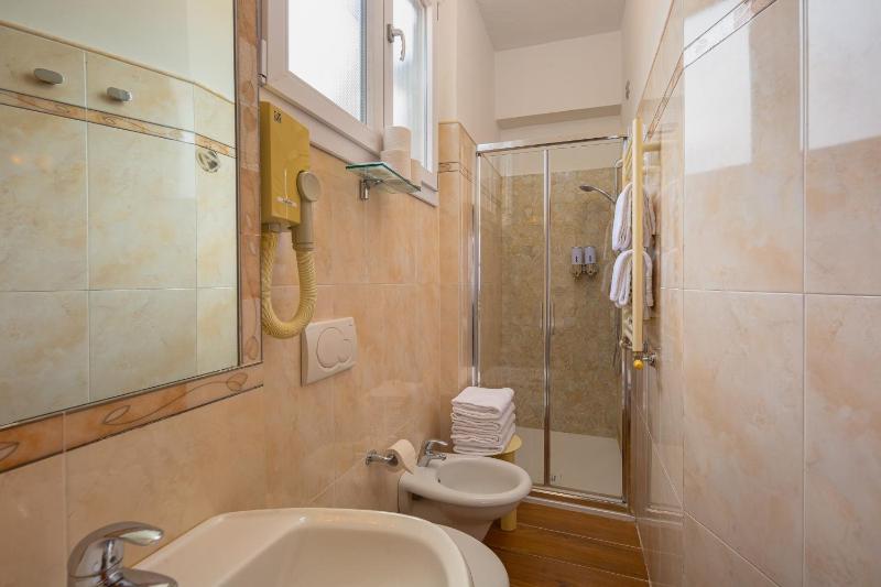 Quadruple Room image 3