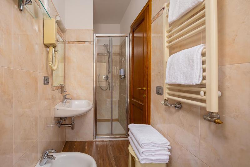 Quadruple Room image 2