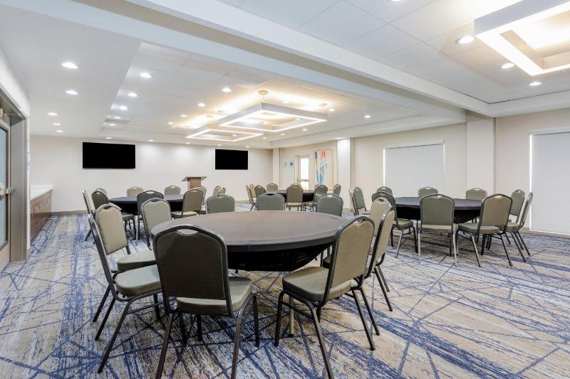 Holiday Inn Express & Suites Tampa Stadium ¿ Airport Area By IHG - image 40